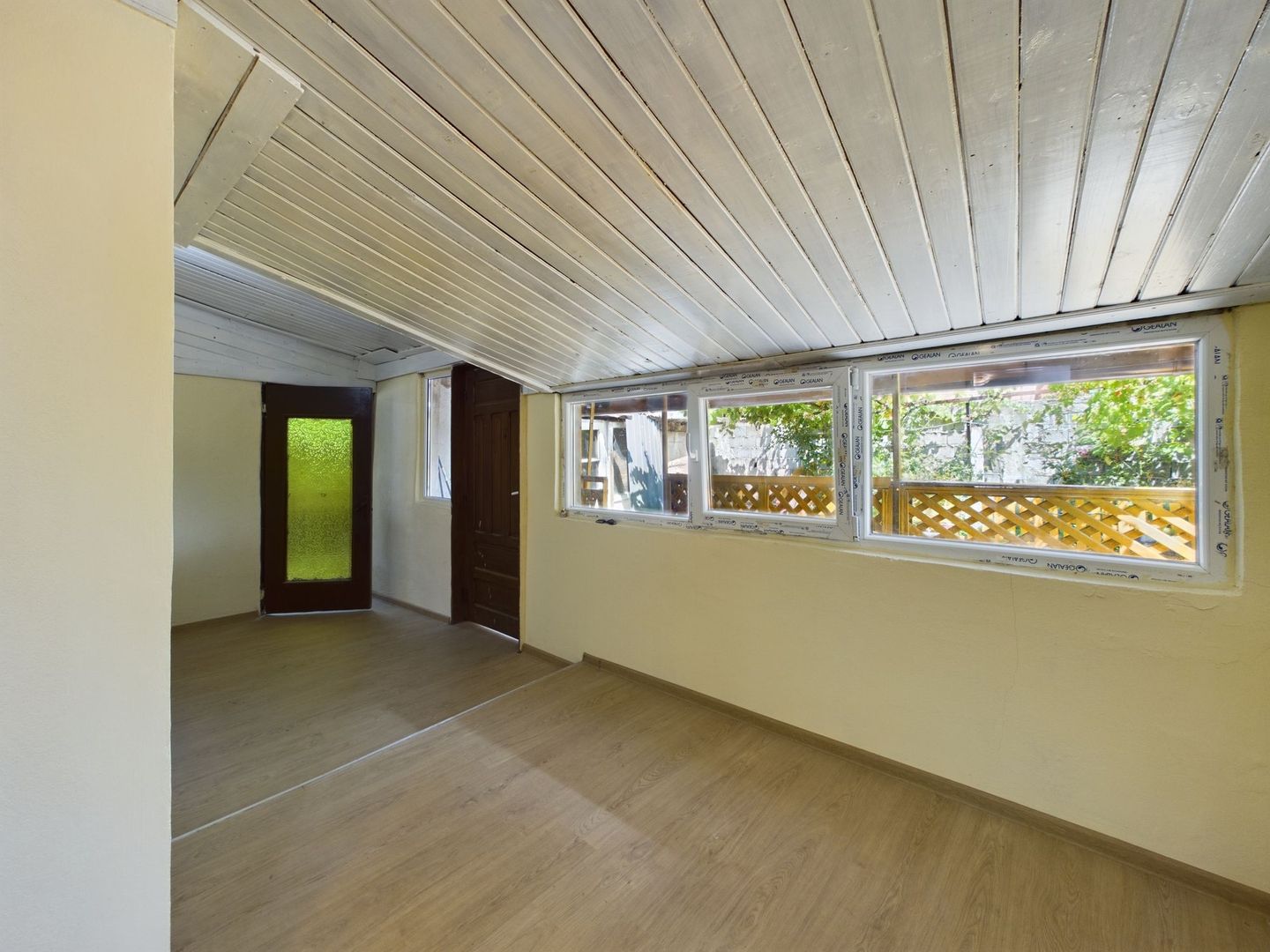 Casă cu 3 camere în Bujac - Poză 17