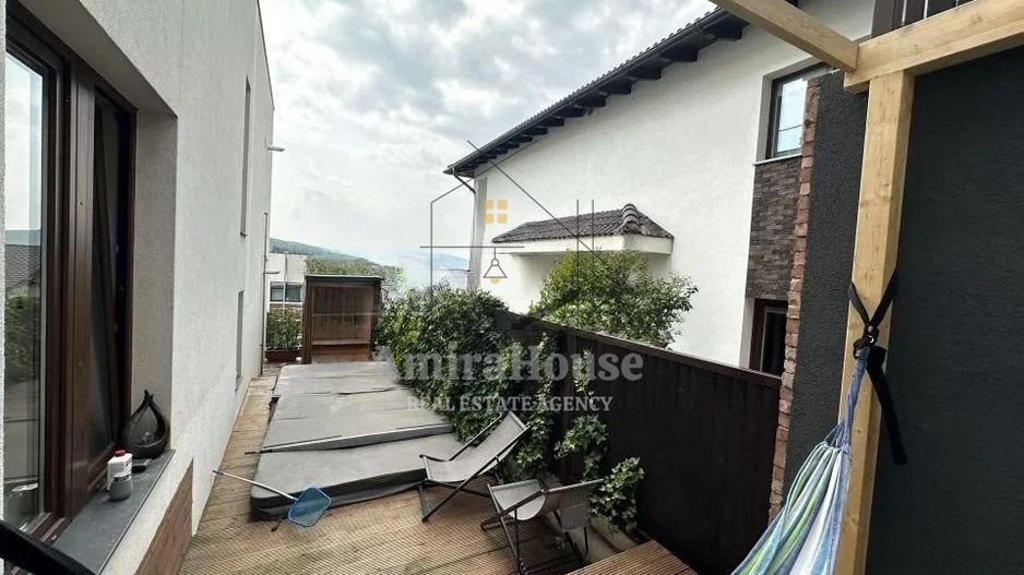 Apartament 3 camere in imobil tip vila, 79 mp, garaj, curte comuna, Gruia - Poză 17