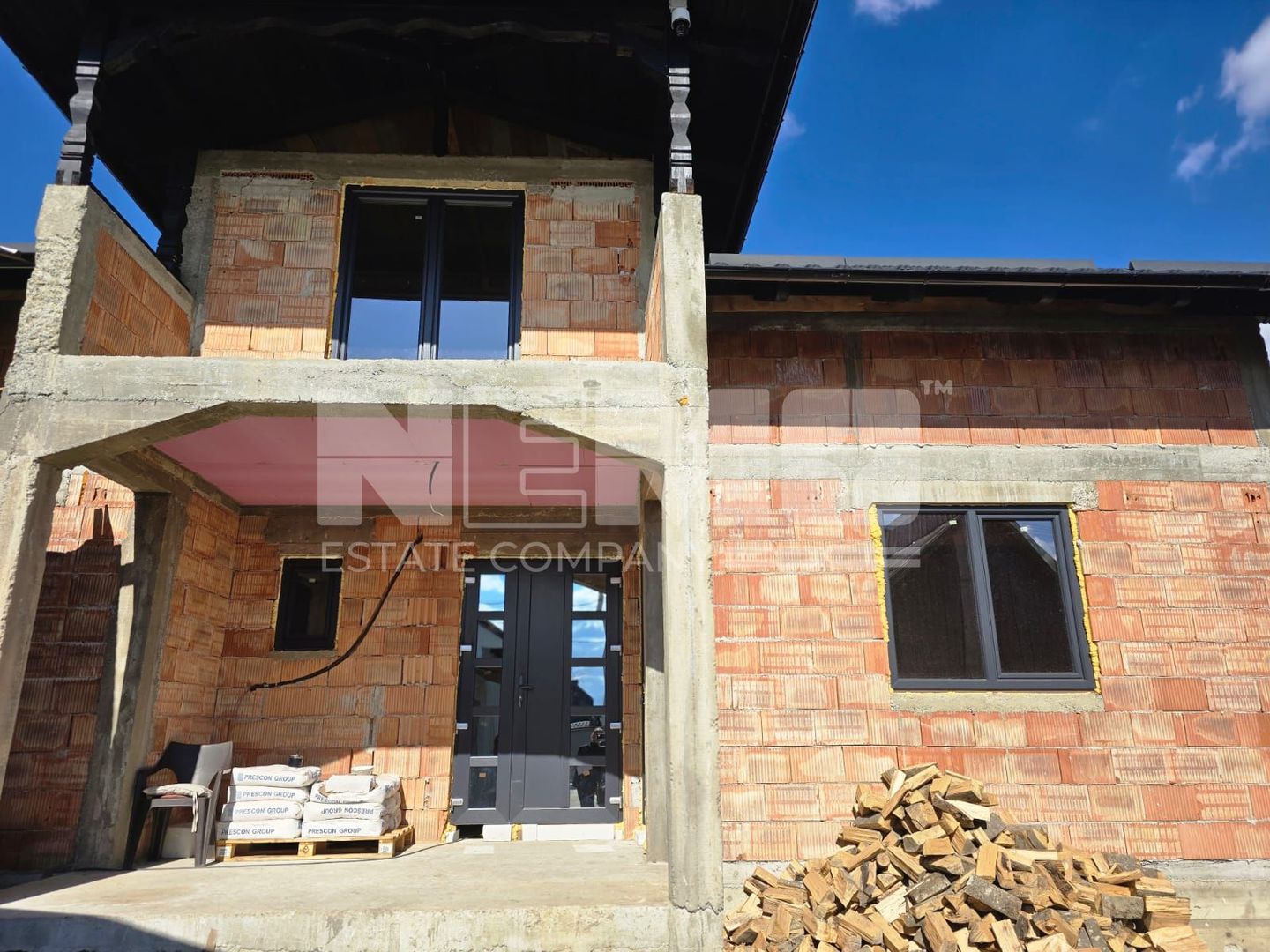 Casă la roșu la 165000 euro I Pe teren de 32 de ari I Măneuți - Poză 1