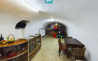 Casă la curte comună, zonă ultracentrală - Poză 12