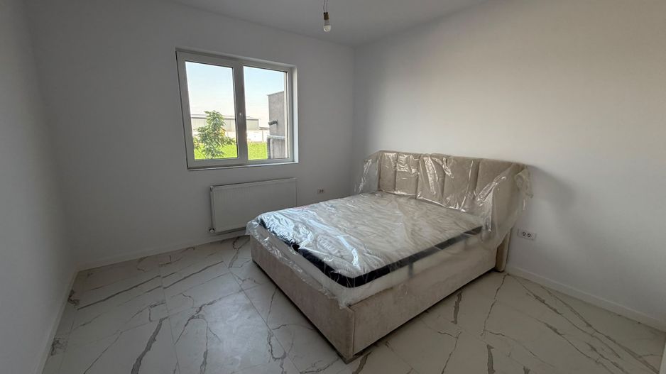 AP. 2 CAMERE- PARCARE, CURTE PROPRIE, CENTRALA, BUCATARIE INCHISA - Poză 2