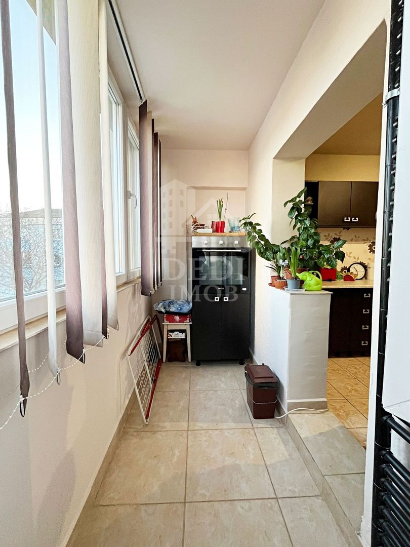 Apartament cu 3 camere de vanzare in zona Rogerius, Oradea - Poză 9