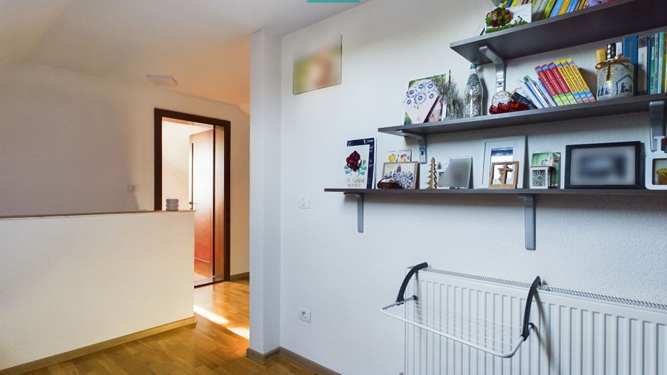 Vilă cu mansardă în Bujac - Poză 18