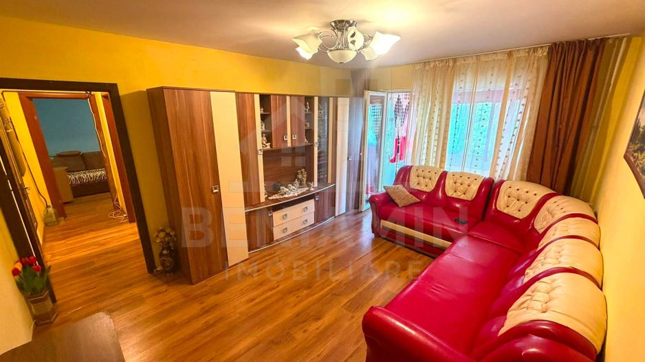 Apartament cu 3 camere - Craiovita Noua - etaj intermediar - Poză 1