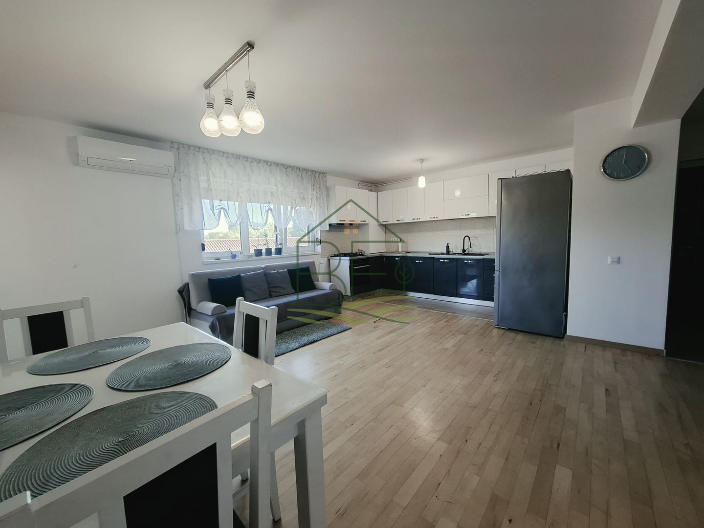 Apartament 3 camere de închiriat in Lazaret - Poză 1