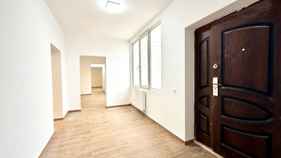 Spațiu comercial de închiriat – artera principală în nordul orașului. - Poză 14