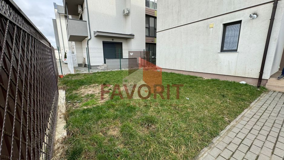 Curte proprie. Loc de parcare. Strada asfaltata - Poză 8