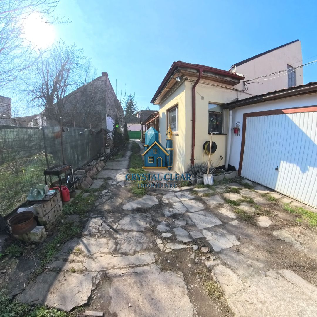 Două case în curte comună, 6 camere + 385 teren - zona semicentrală - Poză 18