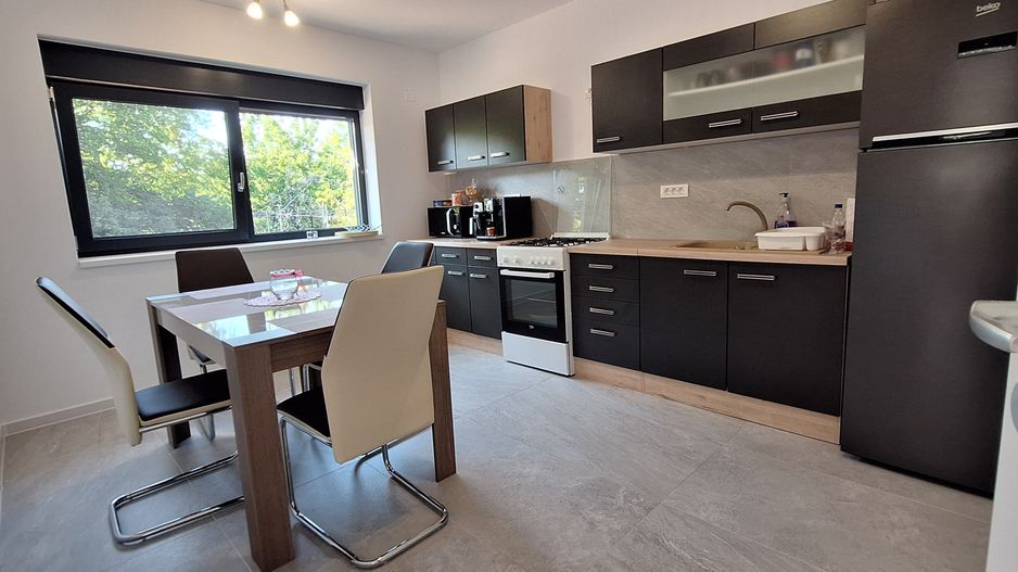 Casa individuala parter cu garaj - Dumbravita - Poză 8