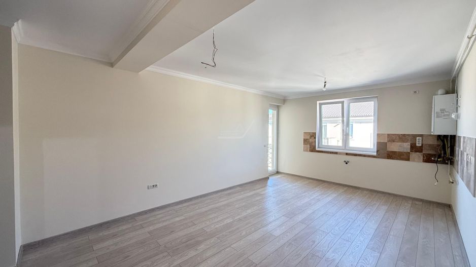 Locatie excelenta. Spatios 60 mp. Dressing. Asfalt. Loc de parcare. - Poză 1