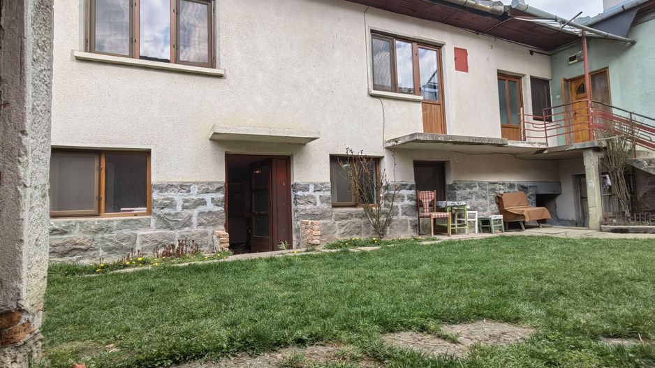 Casă cu 4 camere si teren zona Ciucului 120 m² - Poză 9