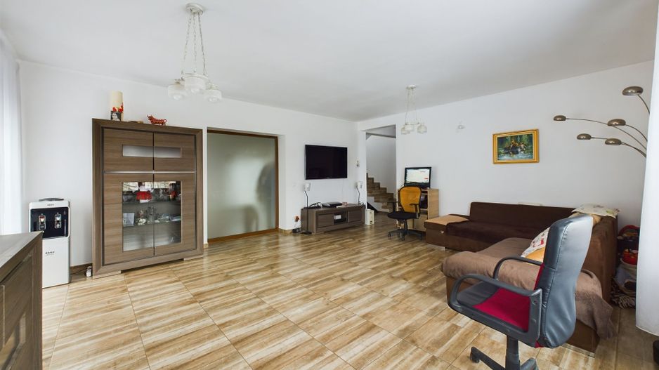 Casă Impresionantă Curte Generoasă Construcție de Calitate Berceni - Poză 18