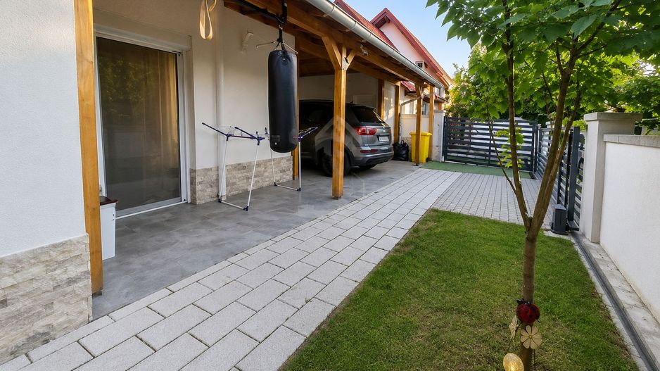Duplex Spațios cu 3 Dormitoare și Curte Amenajată | - Poză 6