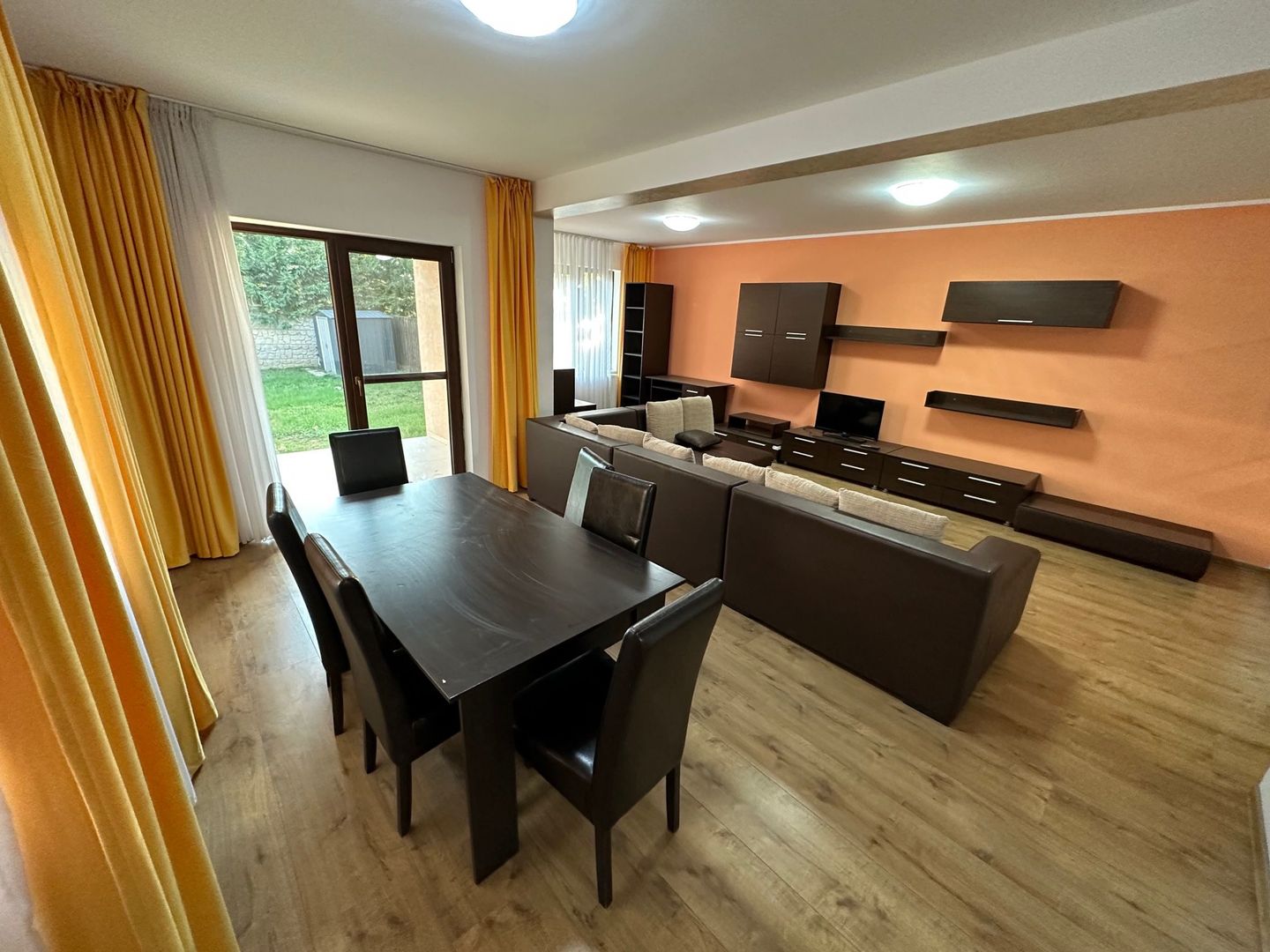 Casă / Vilă cu 4 camere de vanzare  în zona Aradului - Poză 4