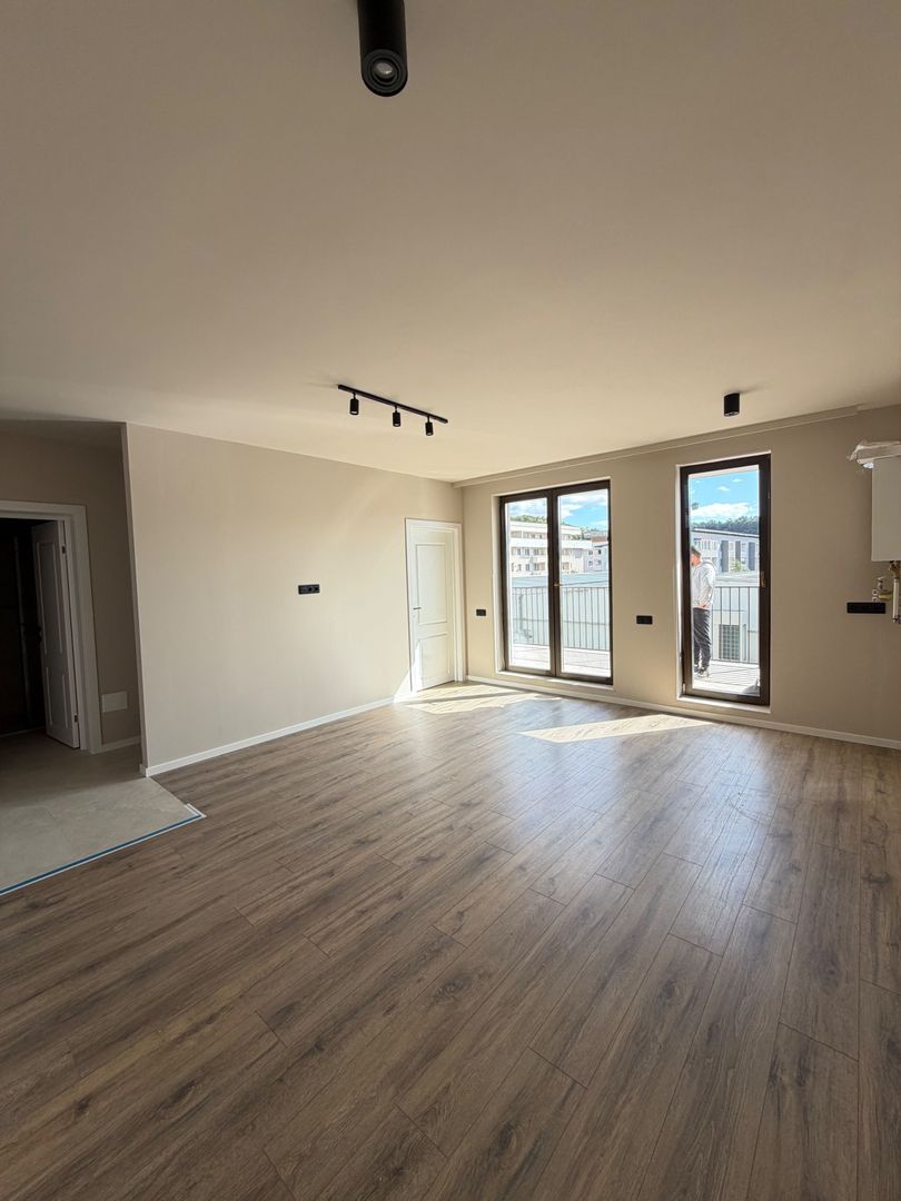 Apartament 2 camere, terasa, etaj intermediar, garaj, Eroilor - Poză 1