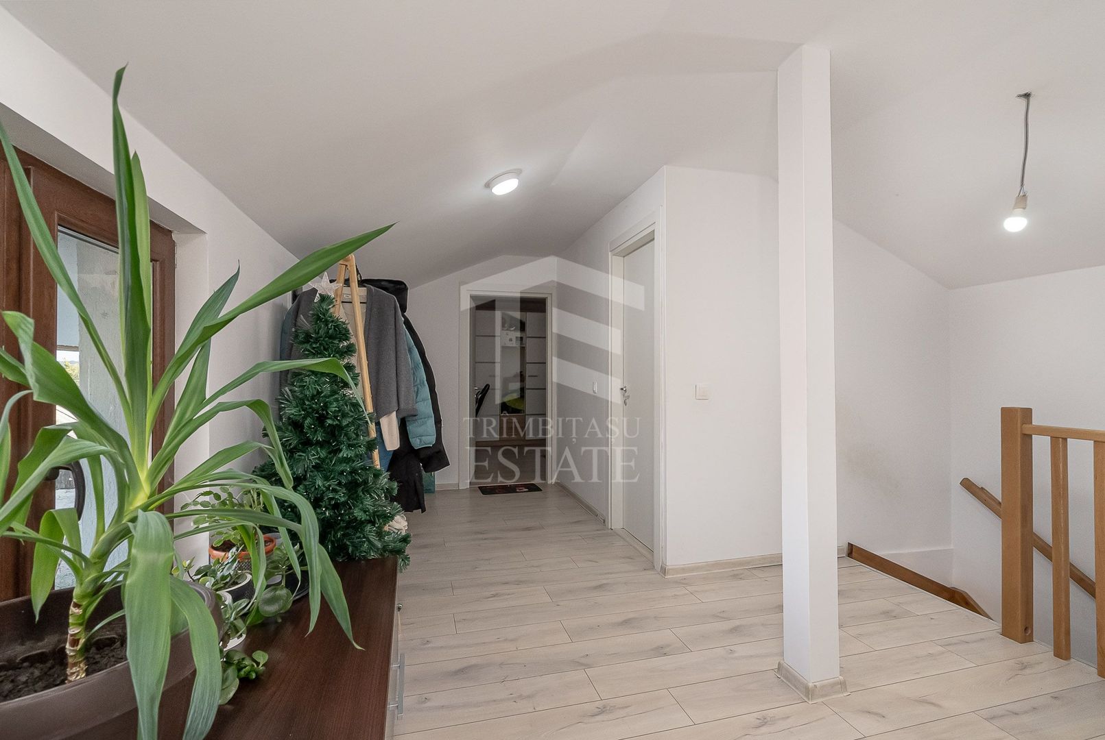 Casă modernă în Tâncăbești – 5 camere și natură la doi pasi - Poză 14