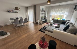 Casă / Vilă cu 5 camere zona Lunei