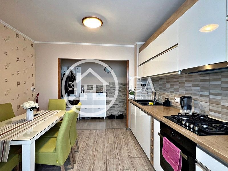 Apartament de vânzare cu 3 camere în zona Rogerius, Oradea - Poză 4