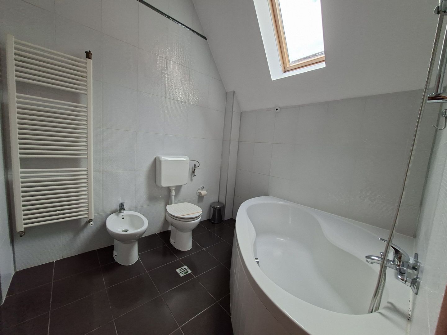 Vilă luminoasă I Gradina mare si loc de joacă privat I Iancu Nicolae - Poză 23