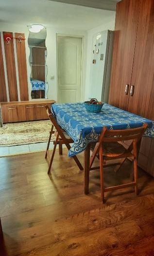 Închiriez garsonieră la casă, potrivită pentru o singură persoană. - Poză 1