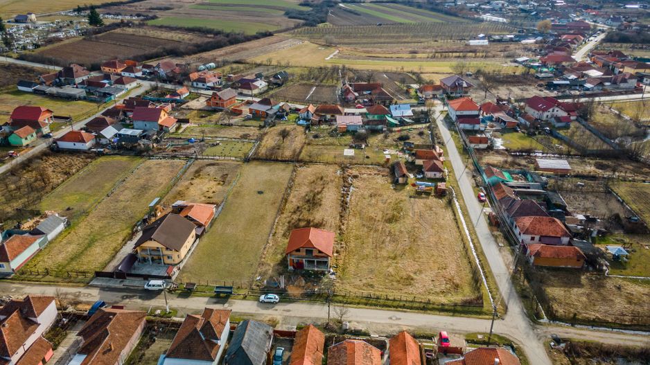 Casă la roșu cu teren Beliu - Poză 12