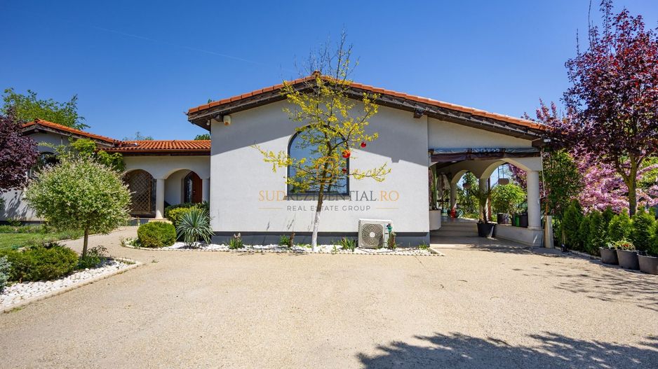 Resedinta spectaculoasa  – Vila exclusivista deschidere directa la lac - Poză 38