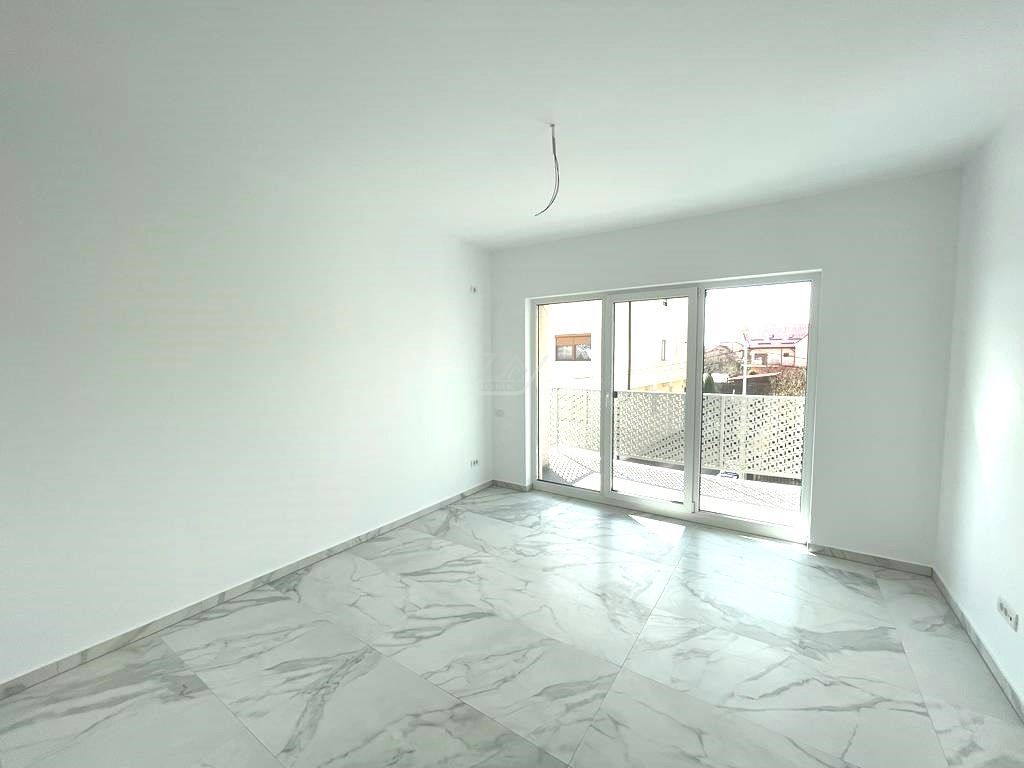 Decomandat. Loc de parcare. Spatiu depozitare pod. - Poză 2