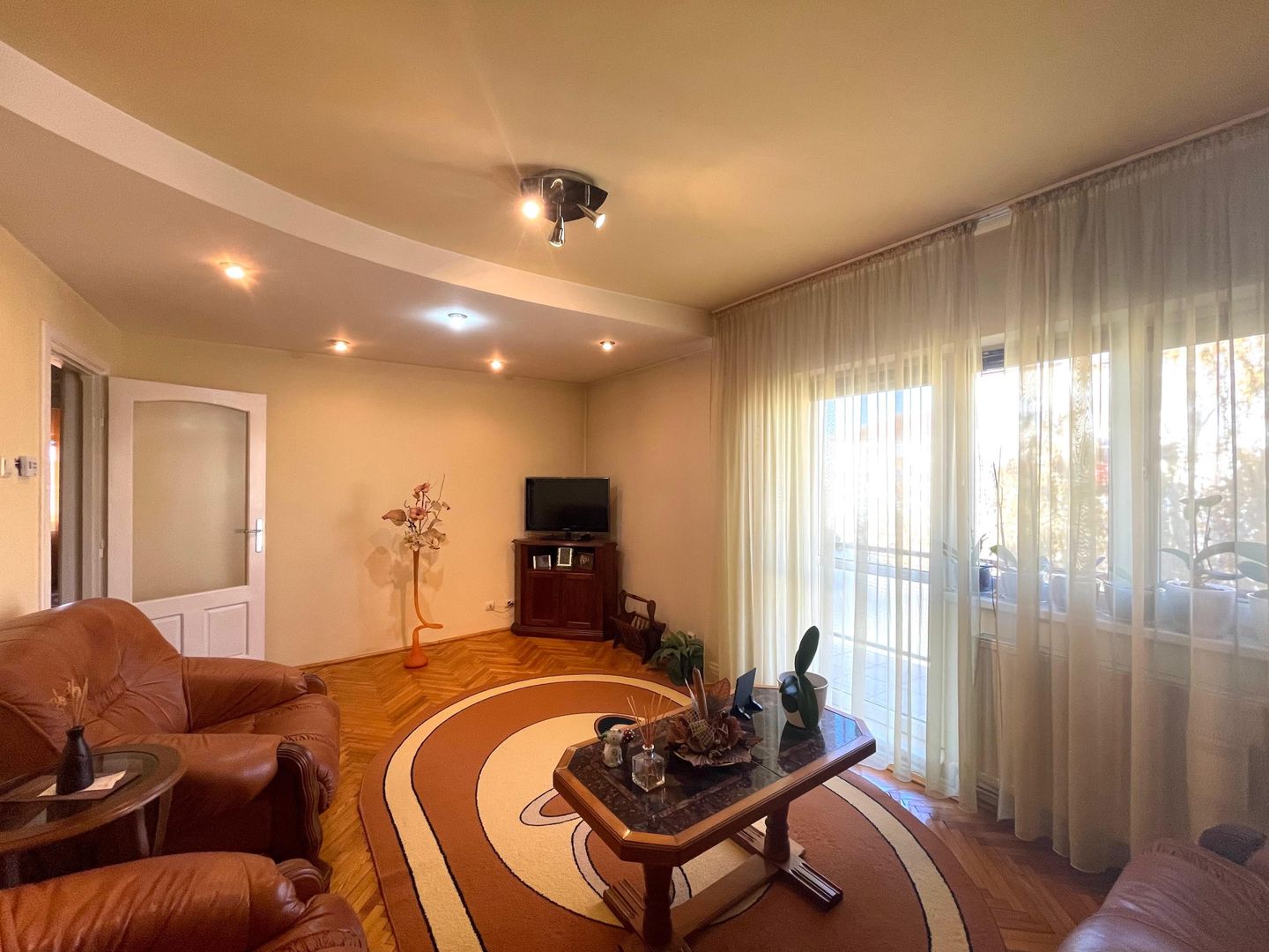 Apartament zona Soarelui - 3 camere - etaj 3 - Poză 1