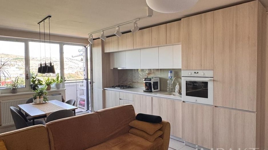 Apartament cu 3 camere de închiriat - Poză 1
