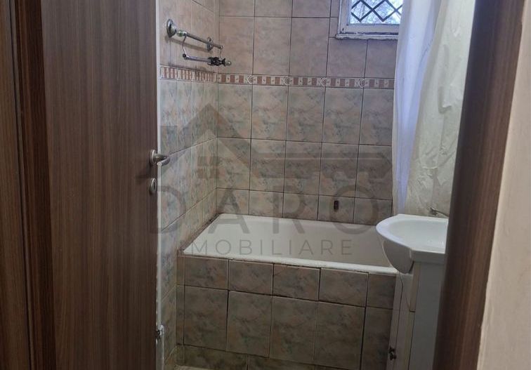 Vând apartament cu 3 camere zona Dâmbu Pietros aproape de bulevard . - Poză 4