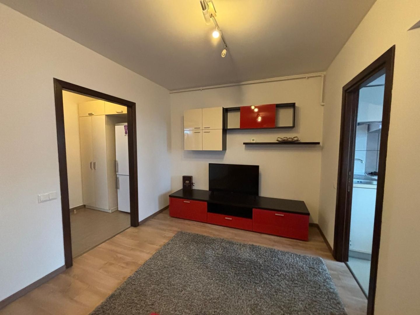 GARSONIERA - SEBASTIAN, CENTRALA PROPRIE, BUCATARIE INCHISA, MODERN - Poză 1