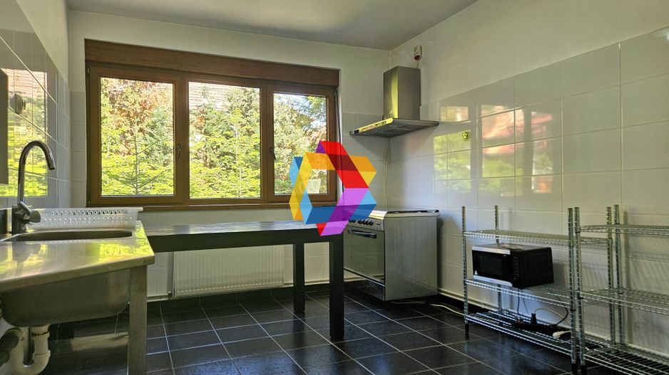 Casa deosebita 6 camere de vânzare, Central, Brașov,  210 mp, Plus-imo.ro - Poză 4