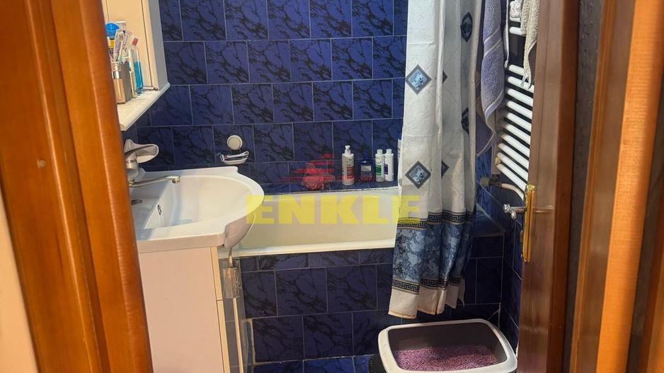 De vanzare apartament cu 3 camere,  zona Liceului Mihai Eminescu - Poză 9