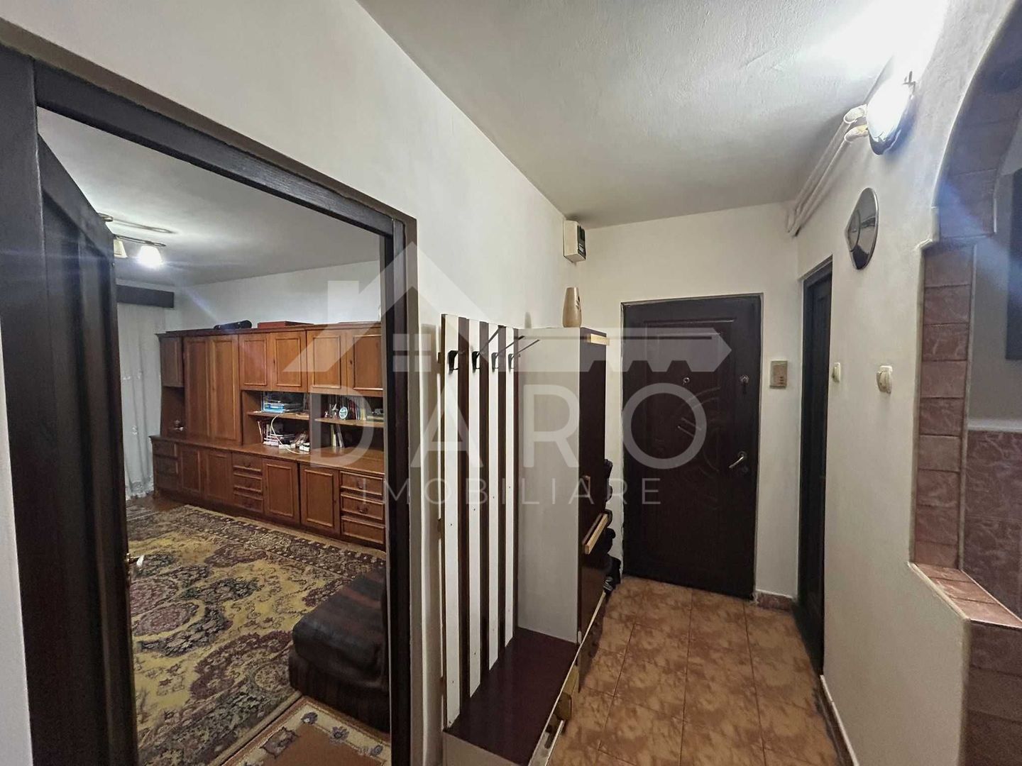 Vând apartament cu 3 camere - Poză 1