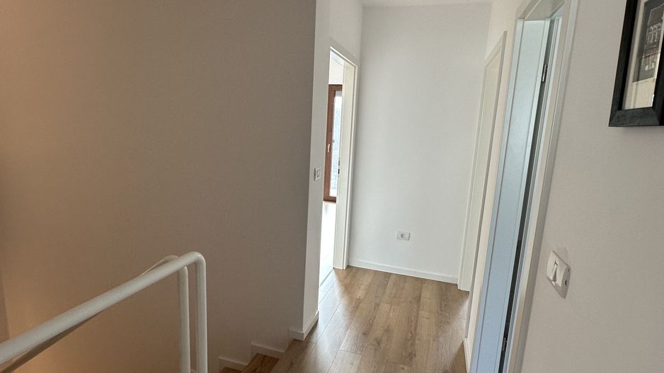 Casa deosebita intr-un cartier privat cu bariera - Poză 33