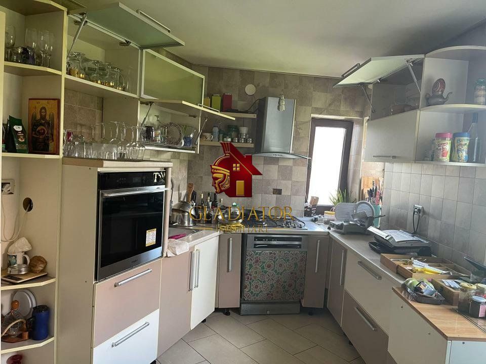 Vila cu terase, garaj si o gradina de vis pentru o familie fericita - Poză 12