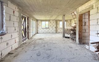 Casă cu potențial imens P+M, teren 7,91 ari, zonă liniștită, Ocna Șugatag. - Poză 3