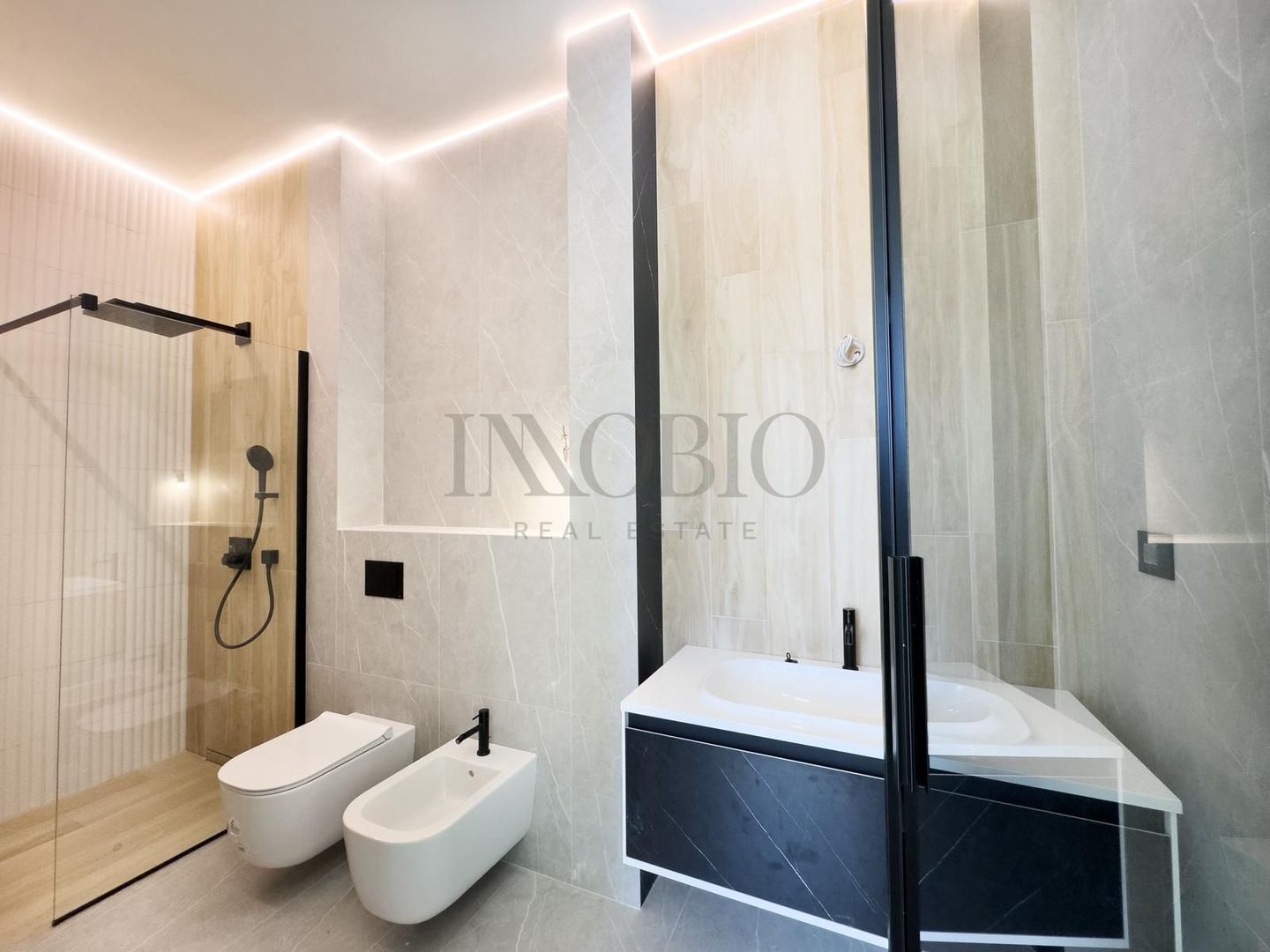 Vila 6 Camere | Piscina | Smart Home | Panouri Fotovoltaice - Poză 17