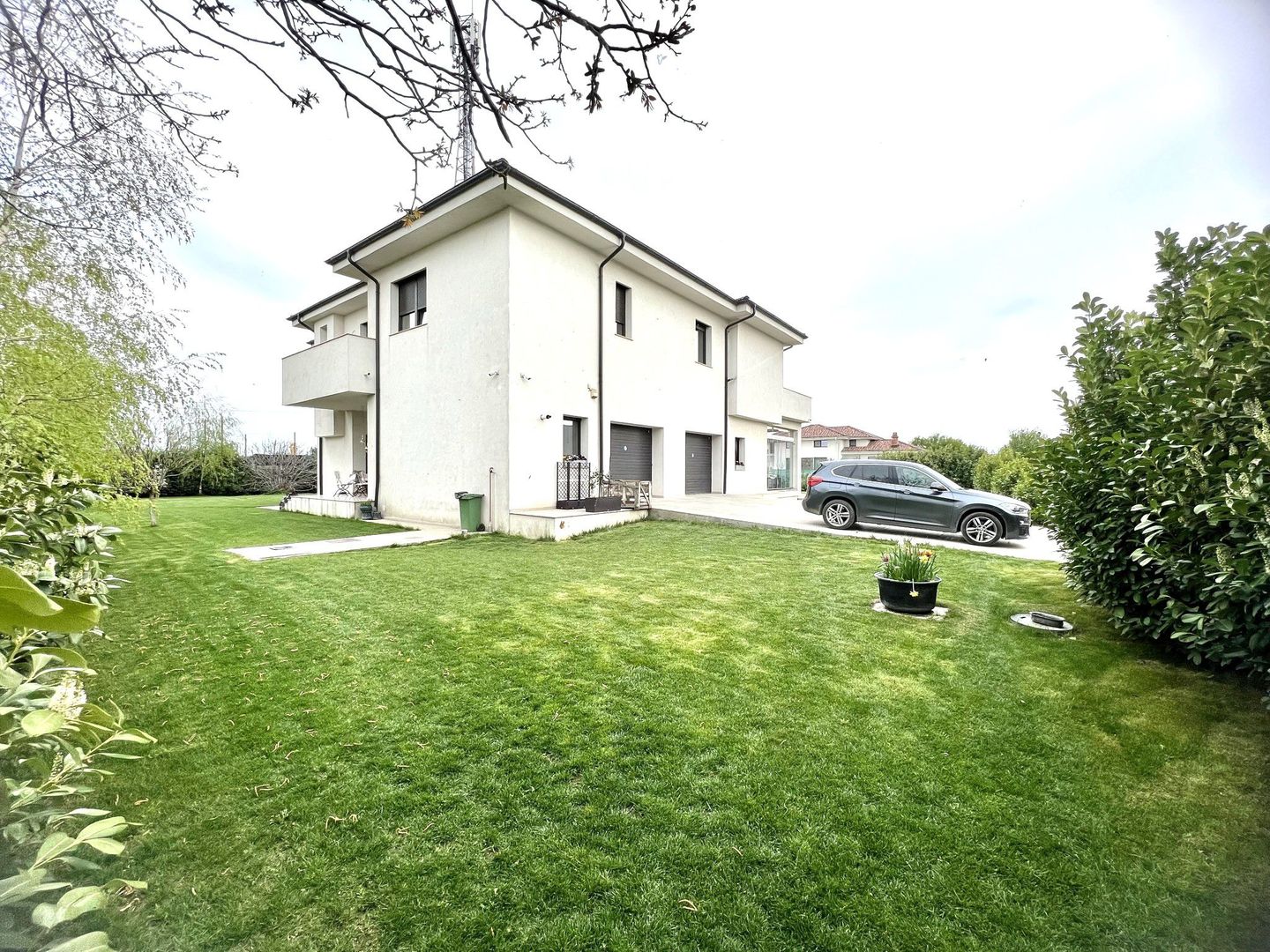 Proprietate deosebita suprafete generoase 580 mp teren 2076 mp - Poză 1