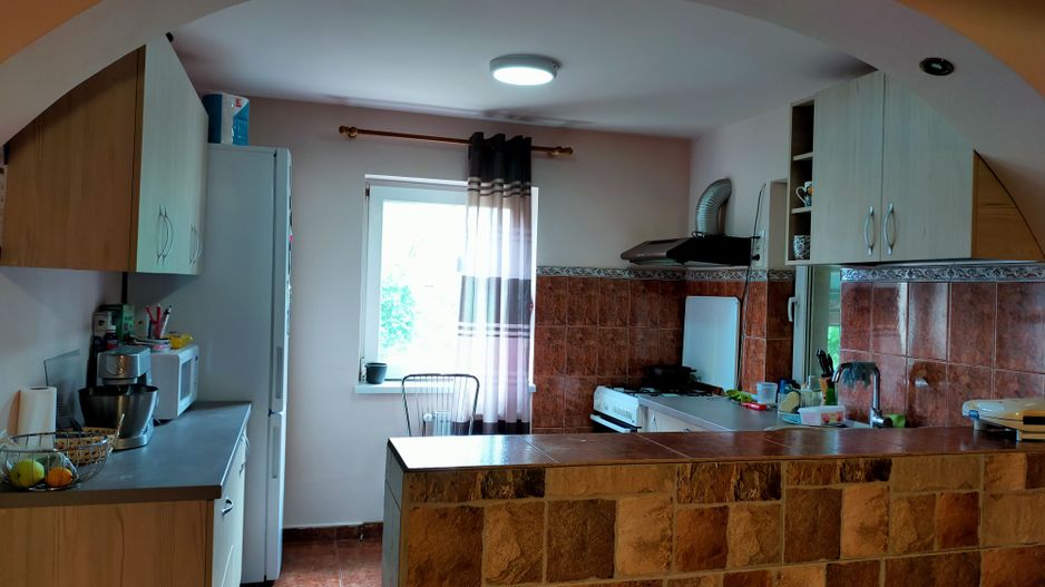 Casa cu 3 apartamente în Dumbravita aproape de pădure - Poză 3