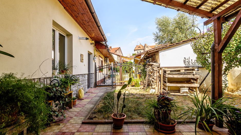 De închiriat apartament cu o cameră și curte interioară - Poză 9