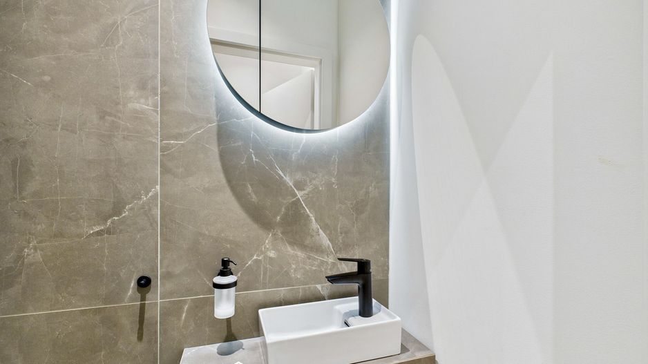 Spațiu comercial de închiriat la City of Mara - Birou/Showroom - Poză 14