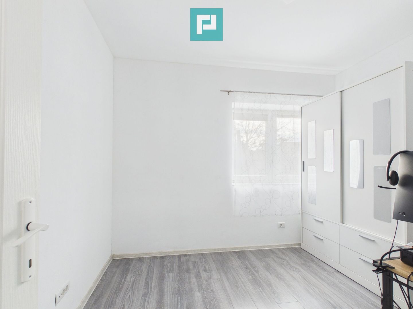Apartament cu 3 camere si curte in Alfa - Poză 4
