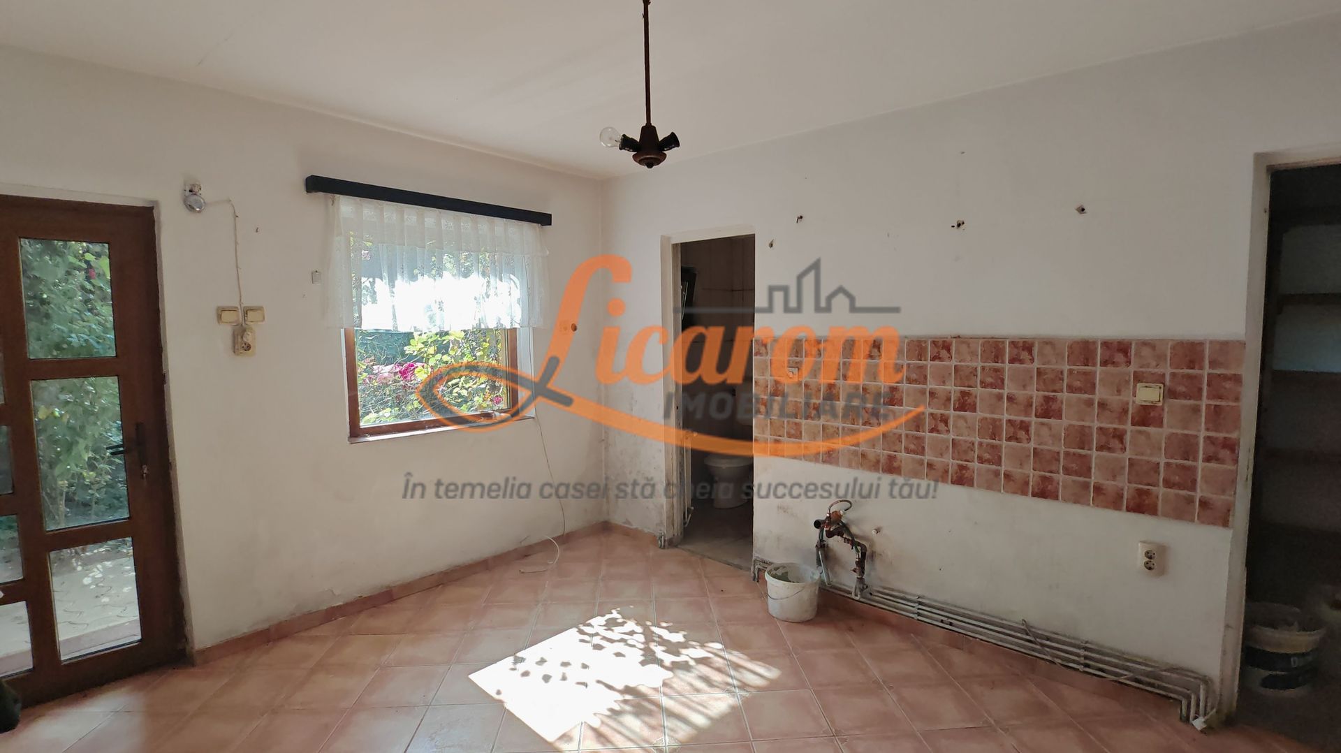 Casa singur in curte zona ZONA ISTORICA langa Seminarul Teologic - Poză 2