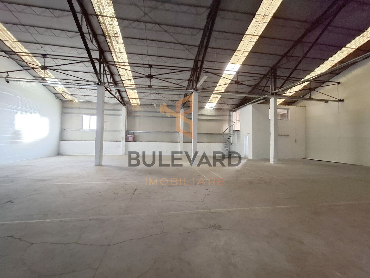 Hala / Spatiu industrial de inchiriat + 30 mp birou +10 parcari - Poză 5