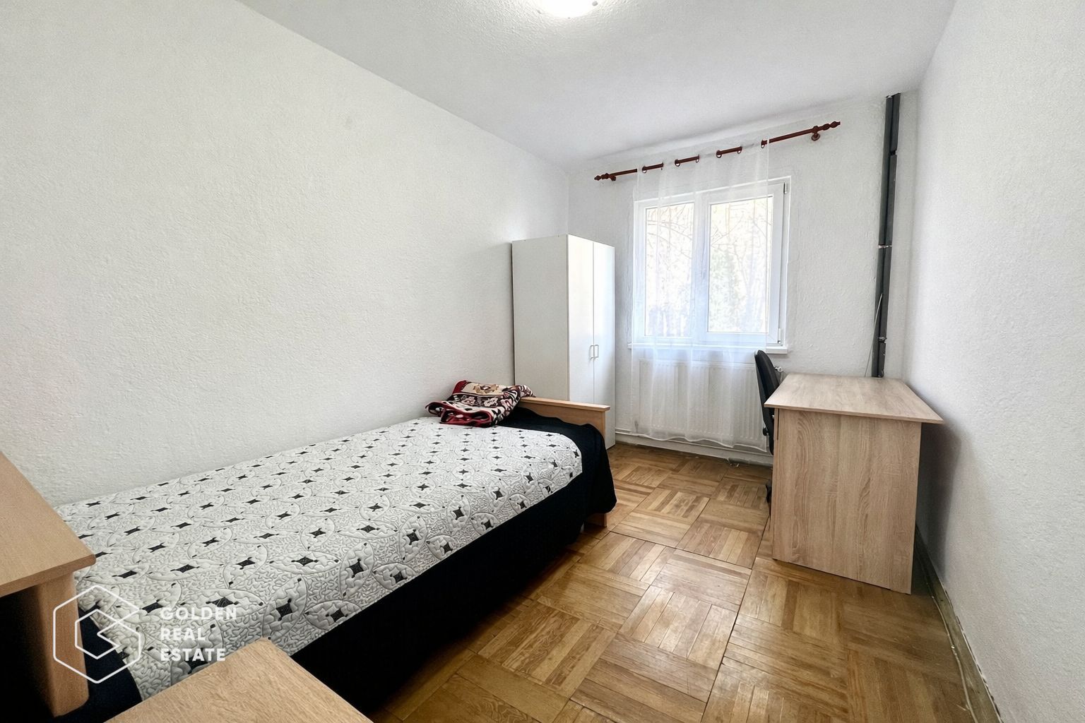 Apartament  4 camere, etaj 1, zona Vlaicu, centrală proprie, loc de parcare - Poză 4