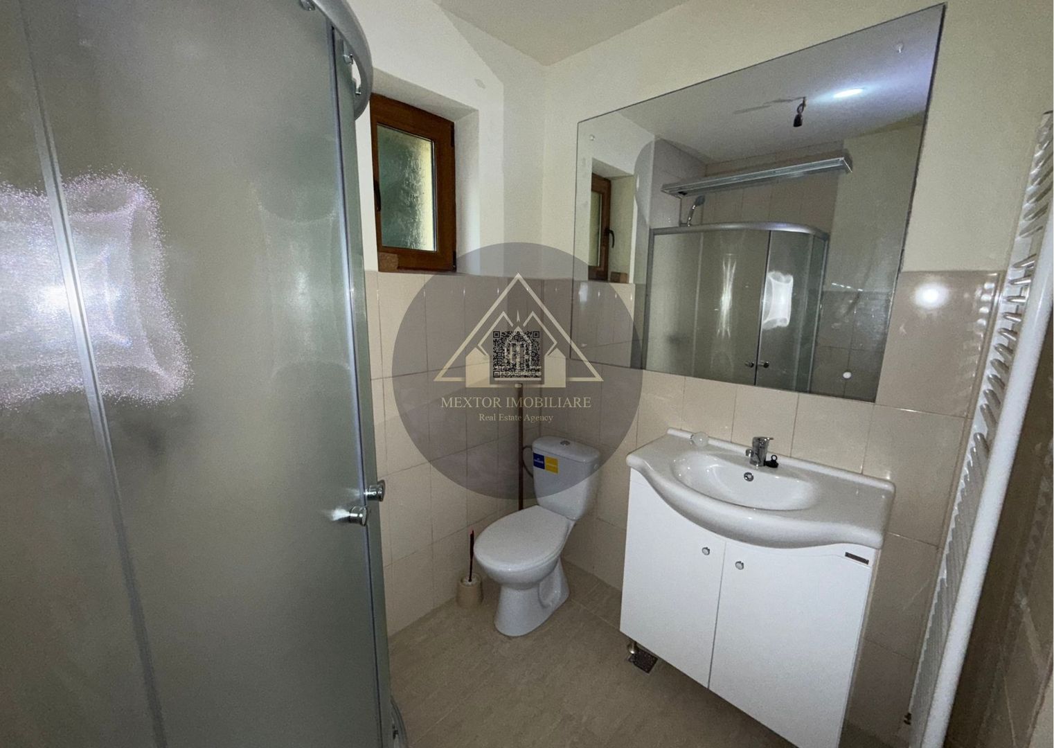 Casă nou construită în Centrul vechi Medias - Poză 9