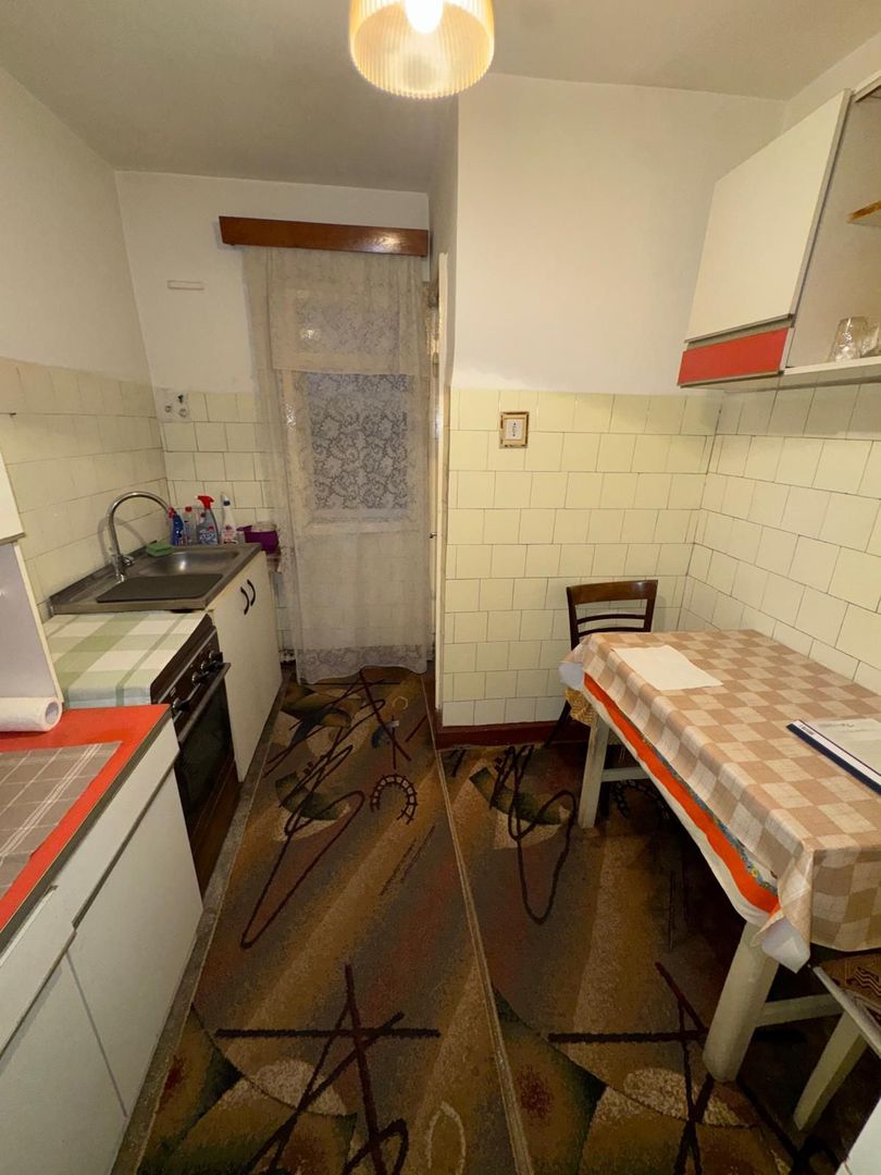 vand apartament 3 camere zona zona Stomatologie, decomandat - Poză 6
