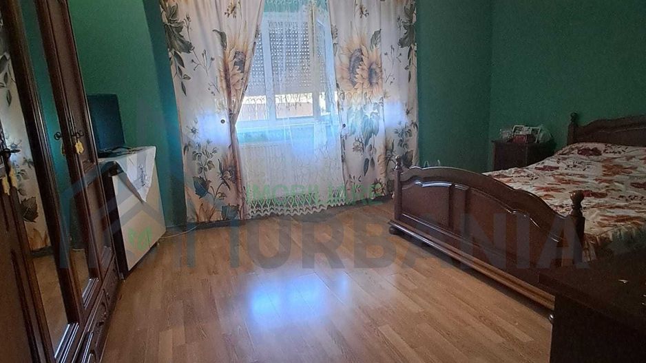 Casă cu 2 niveluri, compusă din 2 apartamente distincte, Tomesti - Poză 7