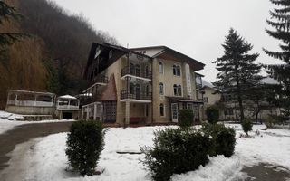 Hotel / Pensiune de vânzare în Central, Slanic-Moldova - Poză 2